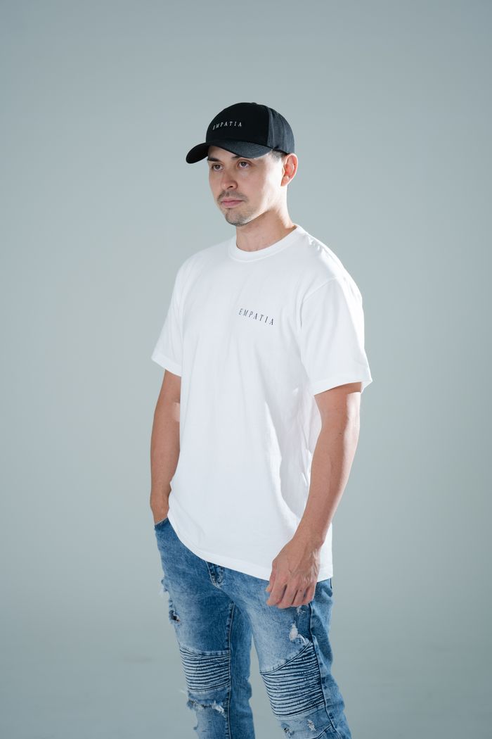 白のTシャツ(別カット)